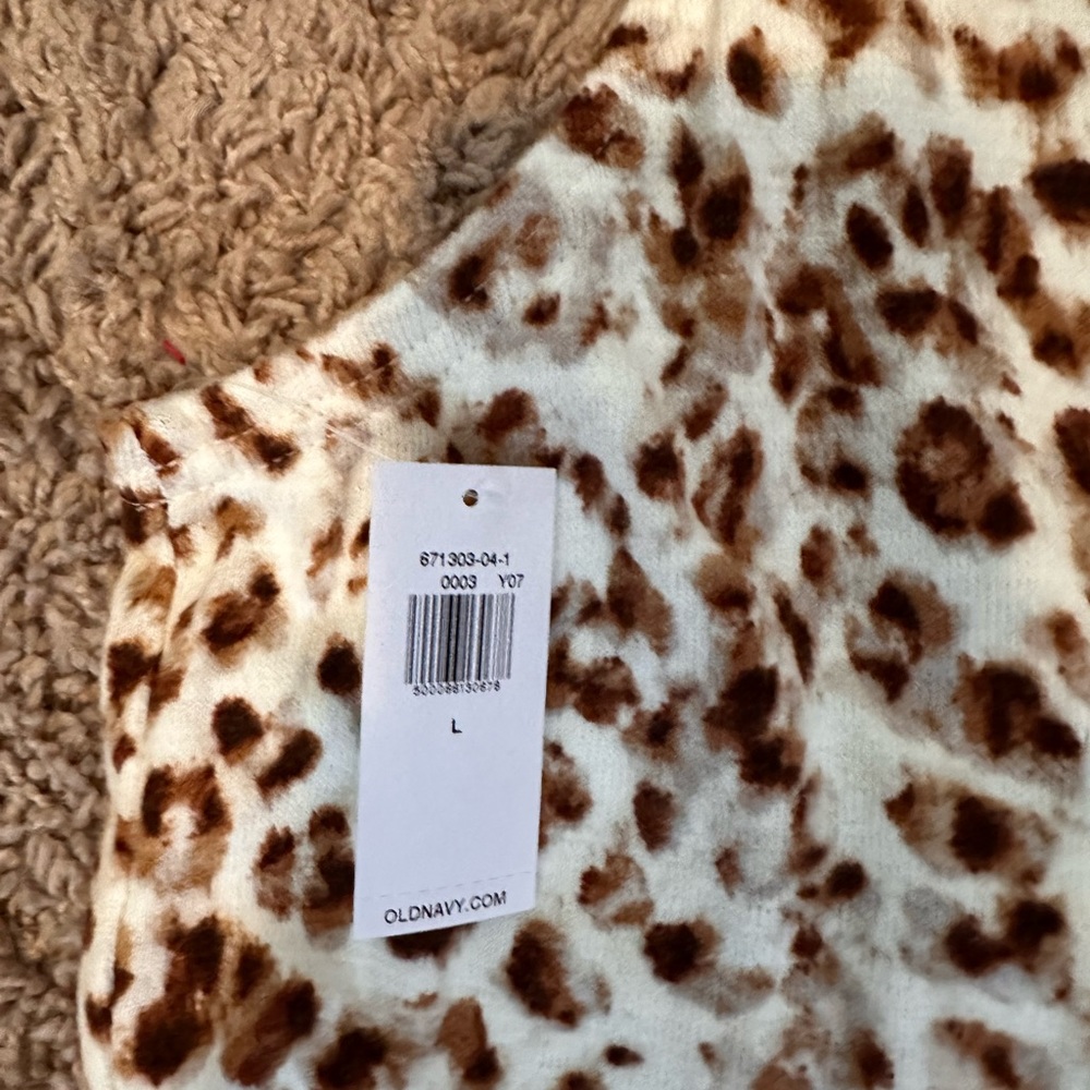 Old Navy jumpsuit in leopard pattern. Size large - Picture 3 of 7